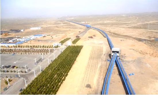 Motorisierter Be-/Entladebandförderer und angetriebenes Rollenfördersystem